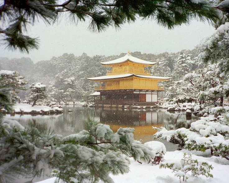 Храм Кинкаку (Киото). Снегопад